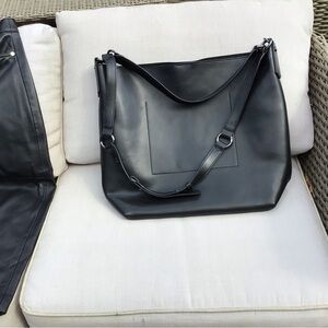 Sleek Black Shoulder Bag